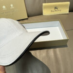 Comes with box bag, Burberry's latest original baseball cap, 1:1 mold customization, Tiger offset printing! Original canvas fabric+top layer cowhide, meticulous workmanship, original factory quality, exclusive physical photography. Black and white two-color shipping. - Image 6