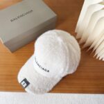 Balencia * a new Balenciaga baseball cap🧢 A simple, fashionable, super unbeatable and beautiful hat! - Image 2