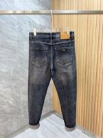 【Armani Jeans | Classic Denim, Embossed with Luxury DNA】 When streetwear meets haute couture, a pair of jeans can become a badge of status.
Deconstructing the language of denim with centuries-old craftsmanship, we infuse every inch of fabric with a modern attitude and luxurious details, making everyday wear a silent declaration of taste.
✨ A pair of jeans is an attitude, and even more so, a legacy.
It's not just a wardrobe essential, but also an interpretation of the brand's spirit—
"From suitcases to jeans, we have always defined the boundaries of luxury with the ultimate craftsmanship."
Sizes: 28-42 - Image 9