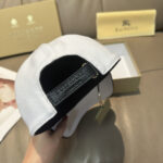 Comes with box bag, Burberry's latest original baseball cap, 1:1 mold customization, Tiger offset printing! Original canvas fabric+top layer cowhide, meticulous workmanship, original factory quality, exclusive physical photography. Black and white two-color shipping. - Image 8