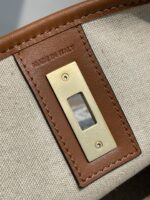 懂货的来看一下咱家的五金，纯钢 真金厚电镀五金。不是亮光的，做旧五金效果，专柜最新勾扣logo非常清晰！ - Image 4