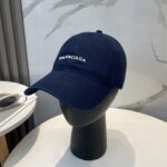 Balenciaga Balenciaga baseball cap. My family has already mastered Balenciaga's craftsmanship, which is sure to be a hit. Balenciaga's new washed cotton baseball cap is a must-haveHeavy industry craftsmanship, double B letter logo, innovative and fashionable trendy styleExclusive physical shooting for both men and women, adjustable for both genders