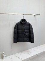 FD 2025 new down jacket, original factory version customized development hardware accessories, all details are fully handled in place! The upper body effect of the design is amazing! Versatile, fashionable and handsome! The original memory silk fabric at the counter has a stylish texture, providing warmth and rejecting bloating! The upper body is amazing. Size: M-3XL