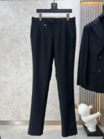 LV 2023 Autumn/Winter New Products 📸 Casual and fashionable original suit set, with the brand's classic logo mark 👍🏻 Super generous, with lining design emphasizing perfect lines, perfectly blending the low-key and melancholic temperament of England with the exquisite and noble French style. A sleek and ergonomic cut, with a tall and handsome upper body, comfortable and slim fit, showcasing a gentlemanly demeanor. Selected suit fabric, with a soft and delicate touch, good luster and elasticity. Paired with this suit set, it is a great choice for stylish men. The silhouette and waist cinching cut add more comfort to their attire, making them look slim yet handsome! A must-have for trendy men! Counter size: S-2XL - Image 8
