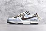 #NK Dunk Low 熊猫恶作剧 心动邮件 心薇 米蓝棕 SB低帮休闲板鞋 DD1391-100
#配色整体围绕熊猫恶作剧心动邮件主题设计，鞋身整体采用专属颜料重新喷涂。特殊原创设计图标涂鸦装饰，添加潮流元素效果喷涂点缀。
尺码：36 36.5 37.5 38 38.5 39 40 40.5 41 42 42.5 43 44