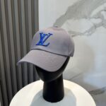 路易威登棒球帽LouisVuitton👒😍新款LV棒球帽，重工打造♥完美刺绣，高端大气，百搭款🤗男女通用！