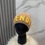 Fendi FENDI Knitted Hat 😘 😱 Simple and elegant 👍  The tight knitting method is very thick, soft and comfortable 🙈 Warm and stylish ❤️ can't bear to put it down 👍 Dear, hurry up and get it 👍😘 Same gender design!