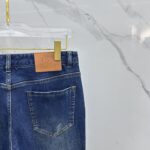 【Gucci Jeans | Classic Denim, Engraved with Luxury DNA】 When street style meets haute couture, a pair of jeans can become a badge of status.
Deconstructing the language of denim with centuries-old craftsmanship, we infuse every inch of fabric with a modern attitude and luxurious details, making everyday wear a silent declaration of taste.
✨ A pair of jeans is an attitude, and even more so, a legacy.
It's not just a wardrobe essential, but also an interpretation of the brand's spirit—
"From suitcases to jeans, we have always defined the boundaries of luxury with the ultimate craftsmanship."
Sizes: 28-42 - Image 9