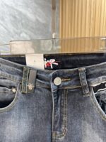 [Dior Jeans | Classic Denim, Embossed with Luxury DNA] When streetwear meets haute couture, a pair of jeans can become a badge of status.
Deconstructing the language of denim with centuries-old craftsmanship, Dior infuses every inch of fabric with a modern attitude and luxurious details, making everyday wear a silent declaration of taste.
✨ A pair of jeans is an attitude, and a legacy.
It's not just a wardrobe essential, but also an interpretation of the brand's spirit—
"From suitcases to jeans, we have always defined the boundaries of luxury with the ultimate craftsmanship."
Sizes: 28-42 - Image 3