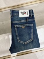 【Armani Jeans | Classic Denim, Embossed with Luxury DNA】 When streetwear meets haute couture, a pair of jeans can become a badge of status.
Deconstructing the language of denim with centuries-old craftsmanship, we infuse every inch of fabric with a modern attitude and luxurious details, making everyday wear a silent declaration of taste.
✨ A pair of jeans is an attitude, and even more so, a legacy.
It's not just a wardrobe essential, but also an interpretation of the brand's spirit—
"From suitcases to jeans, we have always defined the boundaries of luxury with the ultimate craftsmanship."
Sizes: 28-42