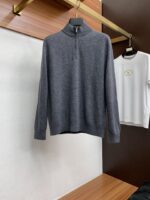 The latest fashion trend effect of the 2025 autumn and winter new knitted wool sweater long sleeved sweater, with fashionable new charm, elements and modern street style fusion, is a "heavenly official's work" with full beauty value Customer supplied knitted wool fabric! Flat series design! The touch is smooth and delicate, and the breathable and comfortable feeling is impeccable The minimalist and fashionable design comes from the latest techniques of trendy fashion, showcasing avant-garde and unique personality A must-have item for fashionistas to express the meticulous fashion atmosphere of the new season 👫 Same gender design. Size: M-3XL