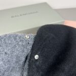 Comes with dust bag👒 Balenciaga 👒 Balenciaga official website quality in stock (non market ordinary goods, pay attention to details) autumn and winter new letter logo woolen hat, unisex knitted hat 🔥 Elegant temperament, warm and comfortable 👍 - Image 7