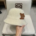 Dior新款爆款兔毛桶帽
遮脸帽 出街必备款！ - Image 7