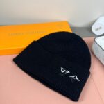 配防尘袋
路易威登LOUIS VUITTON🎩官方热卖爆款，羊毛针织毛线帽，时尚好品质高端大气，超柔软！超火爆💖质感很赞，出街超好搭配！时尚潮流！秋冬必备单品，快快入手哦！ - Image 2