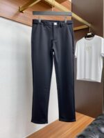BOSS's new casual trousers from the 25th year have a clean and sleek cut, exuding a strong urban style. They are made of finely woven fabric that feels soft, sticky, and dry, giving them a crisp and stylish upper effect. Exquisite hardware, very attractive for business and leisure. With so many top-notch materials, it creates a high-end product with unparalleled value, which is the first choice for high-end trendy and fashionable peopleSize: 29-40 - Image 2