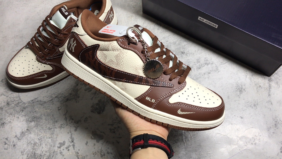 ▪公司级别
Travis Scott x Fragment Design x Air Jordan 1 Low OG SP AJ1 MLB联名 栗色 低帮文化休闲板鞋