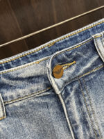 【Armani Jeans | Classic Denim, Embossed with Luxury DNA】 When streetwear meets haute couture, a pair of jeans can become a badge of status.
Deconstructing the language of denim with centuries-old craftsmanship, we infuse every inch of fabric with a modern attitude and luxurious details, making everyday wear a silent declaration of taste.
✨ A pair of jeans is an attitude, and even more so, a legacy.
It's not just a wardrobe essential, but also an interpretation of the brand's spirit—
"From suitcases to jeans, we have always defined the boundaries of luxury with the ultimate craftsmanship."
Sizes: 28-42 - Image 5