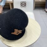 Dior新款爆款兔毛桶帽
遮脸帽 出街必备款！ - Image 4