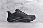 纯原级别 HOKA ONE ONE Clifton 克里夫顿9代专业性能减震公路跑步鞋 轻盈透气的针织网面和纱线的使用让鞋面更挺拔 增强鞋面的强度和支撑性能 搭配柔软的鞋舌 让双脚在舒适包裹中跑的更加畅快 全新泡棉中底 柔软的同时增强回弹性能 为不同跑者提供更平稳流畅的脚感 带来全面的缓冲保护 根据人体工程学设计的延长拉襟 后跟处弹软的海绵填充舒适固定 避免掉跟和摩擦 相比上一代光滑的内衬 Clifton 9的内衬增强了摩擦力 避免双脚在鞋内滑动 SIZE：36 36.5 37.5 38 38.5 39 40 40.5 41 42 42.5 43 44 44.5 45 - Image 3