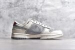 #Nk SB Dunk Low 斯图西联名-灰白浅灰勾 周年高端定制 低帮休闲板鞋 SJ2068-302
#定制鞋盒 大厂纯原品质出货 超高清洁度 皮料切割干净无任何毛边 细节完美
尺码：36 36.5 37.5 38 38.5 39 40 40.5 41 42 42.5 43 44 44.5 45 - Image 3