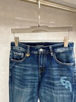 【Armani Jeans | Classic Denim, Embossed with Luxury DNA】 When streetwear meets haute couture, a pair of jeans can become a badge of status.
Deconstructing the language of denim with centuries-old craftsmanship, we infuse every inch of fabric with a modern attitude and luxurious details, making everyday wear a silent declaration of taste.
✨ A pair of jeans is an attitude, and even more so, a legacy.
It's not just a wardrobe essential, but also an interpretation of the brand's spirit—
"From suitcases to jeans, we have always defined the boundaries of luxury with the ultimate craftsmanship."
Sizes: 28-42 - Image 3