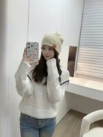 罗意威loewe官网经典款针织帽！小红书热卖爆款！穿搭神气！男女同款，加厚更保暖，时尚流行🌸质感一流，秋冬保暖最佳名品，赶紧订购哦，跑量款 - Image 3