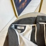 Dior and SS's new autumn and winter men's business plus velvet thick casual pants are platinum level perfect appearance, directly entering the counter nature. This is an extremely impressive micro elastic fabric casual pants, which is a rare item in the industry in recent years. The quality, craftsmanship, fabric, and accessories subvert imagination, and the details are quite exquisite and refined. Customized original elastic cotton fabric! Creating a rebellious and tough personality color, the unique logo adds a lot of points, clever and exquisite, and the cutting and design continue the modern simplicity and efficiency of Italian style, bringing the tone of fashion aesthetics to the extreme. 29-38 None 35, 37 (please indicate waist circumference when placing an order) - Image 7