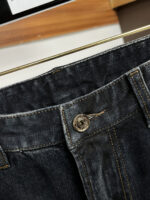 【Armani Jeans | Classic Denim, Embossed with Luxury DNA】 When streetwear meets haute couture, a pair of jeans can become a badge of status.
Deconstructing the language of denim with centuries-old craftsmanship, we infuse every inch of fabric with a modern attitude and luxurious details, making everyday wear a silent declaration of taste.
✨ A pair of jeans is an attitude, and even more so, a legacy.
It's not just a wardrobe essential, but also an interpretation of the brand's spirit—
"From suitcases to jeans, we have always defined the boundaries of luxury with the ultimate craftsmanship."
Sizes: 28-42 - Image 8