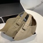 防尘袋
👒罗意威👒LOEWE新款原标设计棒球帽🧢质感超好，外部线条定位标准，做工精细，简约大气低价走量！ - Image 3