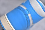 ▪细节鉴定
Air Jordan 1 High OG "UNC Reimagined" AJ1 乔1做旧北卡蓝复刻 爆裂纹高帮篮球鞋 - Image 4