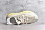 独家纯原 满天星 新批次 Yeezy 350V2 原纸版 原鞋开模完美打造 采用辰元飞织鱼丝网原厂面 非进口机台 大底原厂半透明RB巴斯夫满钉大底  原厂东莞百宏3M反光鞋带 质感一致 原厂鑫成新粉原鞋垫 LOGO胶浆印花 钛金针与高士马克线针车精工打造 一切遵循原厂指令单采购同源原材 采购全套原厂进口材料 原纸版 原楦头 市场最强批次 SIZE：36 36.5 37 38 38.5 39 40 40.5 41 42 42.5 43 44 44.5 45 46 47 48 - Image 4