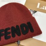 Fendi FENDI Knitted Hat 😘 😱 Simple and elegant 👍  The tight knitting method is very thick, soft and comfortable 🙈 Warm and stylish ❤️ can't bear to put it down 👍 Dear, hurry up and get it 👍😘 Same gender design! - Image 5