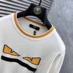 P 180 💐  Fen's 2025 autumn/winter wool blended round neck knitted sweater is made of imported custom yarn, providing comfortable and warm upper body. It is available for sale at the counter simultaneously. All three standards are complete.Size: M-3XL - Image 3