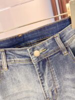 【Armani Jeans | Classic Denim, Embossed with Luxury DNA】 When streetwear meets haute couture, a pair of jeans can become a badge of status.
Deconstructing the language of denim with centuries-old craftsmanship, we infuse every inch of fabric with a modern attitude and luxurious details, making everyday wear a silent declaration of taste.
✨ A pair of jeans is an attitude, and even more so, a legacy.
It's not just a wardrobe essential, but also an interpretation of the brand's spirit—
"From suitcases to jeans, we have always defined the boundaries of luxury with the ultimate craftsmanship."
Sizes: 28-42 - Image 5
