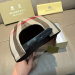 New shipmentComes with a box bag and Burberry original baseball cap, a hot selling item at the counter. Classic plaid, 1:1 custom mold, canvas fabric, pure cotton lining, lightweight and breathable. Perfect design, precise and accurate grid alignment, top layer cowhide leather adjustment buckle, original factory quality, exclusive physical shooting, suitable for both men and women. - Image 8