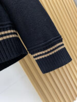 Prada wool blend knit sweater1. Wool and cashmere blended fabric:Selected high-quality wool and cashmere raw materials are blended in a certain proportion. Wool provides warmth and durability, while cashmere gives clothing a soft and delicate touch, making the fabric both comfortable and practical. Different from market products, our sweaters have a softer and more sticky texture2. Yarn preparationYarn dyeing and binding: Analyze the binding of yarn in the original version to ensure color reproduction and good color fastness.Yarn quality inspection: Conduct strict quality inspections on the yarn, including indicators such as line density, evenness, and moisture regain, to ensure that the yarn quality meets production standards.3. Knitted knittingUsing advanced knitting and weaving equipment to weave blended yarn into knitted shirts. During the weaving process, it is necessary to precisely control parameters such as knitting density and pattern changes to ensure the quality and appearance of the finished product. The precision of restoring the knight pattern4. Detail decoration and logo treatmentRibbed Knitted Decoration: Ribbed knitted decoration is used on the collar, cuffs, and hem of knitted shirts to enhance the beauty of details and make the clothing more in line with the body shape.Logo processing: Fix the Equestrian Knight logo (EKD) and Burberry lettering logo onto a knitted sweater through knitting. These logos enhance the recognition of clothing.5. Post sorting and inspectionShrinking treatment: Using the shrinking characteristics of cashmere fibers to shrink knitted sweaters.Ironing and shaping: Ironing knitwear to make it flatter, firmer, and maintain its style characteristics. Accurate temperature and pressure control is required during the ironing process to prevent clothing deformation or damage.Size: M-xxl - Image 6