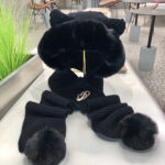 Gucci's new Korean version one-piece hat scarf, cute cycling scarf two-piece set, ear protection windproof hat, women's winter Lei Feng hat - Image 3