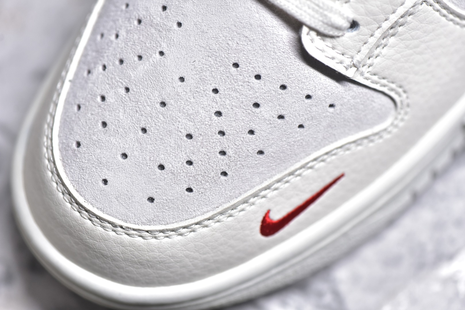 ▪️细节鉴定
NK SB Dunk Low 川久保玲联名-猪八米白勾 周年高端定制