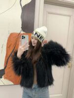 💰Chanel官网品质香奈儿秋冬网红时尚博主推荐款针织帽，藏着不动声色的高级感，每一处线条都透着利落大方，简约而不简单，大方且不失格调，处处细节都彰显着高端品味，时尚感在克制中愈发耐人寻味。 - Image 4