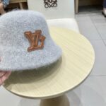 Dior新款爆款兔毛桶帽
遮脸帽 出街必备款！ - Image 7