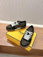 男码加10  Fendi芬迪板鞋首款大头运动鞋~~fendi match篮球运动鞋，最新元素注入加FF复古的设计，超经典百搭系列……
鞋面采用牛皮和牛猄拼接组合，侧面凸起的双F logo，内里采用毛巾布里，TPU发泡组合双色大底不一般的舒适！情侣款35-44 - Image 4