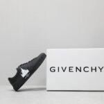 🌟  《顶级品质》
GⅣENCHY纪梵希魔术贴经典款 
专柜官网同步 市面最高版本 原版一比一复刻 四季潮鞋！纪凡希鞋子做工讲究 每一条走线都是按照原版样式 基本做到零瑕疵 媲美专柜 毫无压力 此款鞋即新潮又百搭！
▪️鞋面:进口摩术贴
▪️鞋面:进口头层牛皮
▪️垫脚:羊皮内里
▪️大底:原版TPU
▪️码数:女35一40 男39一44
