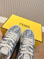 男码加10  Fendi芬迪板鞋首款大头运动鞋~~fendi match篮球运动鞋，最新元素注入加FF复古的设计，超经典百搭系列……
鞋面采用牛皮和牛猄拼接组合，侧面凸起的双F logo，内里采用毛巾布里，TPU发泡组合双色大底不一般的舒适！情侣款35-44 - Image 6