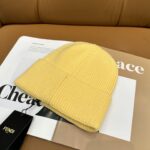 Fendi FENDI Knitted Hat 😘 😱 Simple and elegant 👍  The tight knitting method is very thick, soft and comfortable 🙈 Warm and stylish ❤️ can't bear to put it down 👍 Dear, hurry up and get it 👍😘 Same gender design! - Image 3