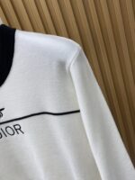 The latest round neck sweater for autumn and winter on the Dior 2025 official website is currently on sale at the counter! Specially supplied wool blended fabric Comfortable to feel It can directly touch the skin, with exquisite embroidered logos and badges that are extremely eye-catching! Details highlight the fashionable charm of big brands Exquisite craftsmanship Stereoscopic cutting style The wearing effect is unbeatable and handsome! All three standards are complete! Size: M-3XL - Image 5