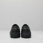 🌟  《顶级品质》
GⅣENCHY纪梵希魔术贴经典款 
专柜官网同步 市面最高版本 原版一比一复刻 四季潮鞋！纪凡希鞋子做工讲究 每一条走线都是按照原版样式 基本做到零瑕疵 媲美专柜 毫无压力 此款鞋即新潮又百搭！
▪️鞋面:进口摩术贴
▪️鞋面:进口头层牛皮
▪️垫脚:羊皮内里
▪️大底:原版TPU
▪️码数:女35一40 男39一44 - Image 6