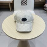 Gucci's new original baseball cap, custom-made 1:1 at the counter, made of lightweight and breathable canvas fabric! Basic head circumference of 56, adjustable patch.