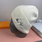 配防尘袋
路易威登LOUIS VUITTON🎩官方热卖爆款，羊毛针织毛线帽，时尚好品质高端大气，超柔软！超火爆💖质感很赞，出街超好搭配！时尚潮流！秋冬必备单品，快快入手哦！