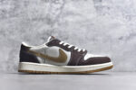 ▪🐼权威实拍💯#SJ37860
新货🚀#Travis Scott x Fragment Design x Air Jordan 1 Low OG SP AJ1 Supreme联名 棕色涂鸦 低帮文化休闲板鞋 XS2024-055
#多方联名合作融合了Travis Scott 独特的音乐风格，藤原浩个性的设计风格以及Jordan品牌的经典元素 使其成为一双具有独特身份和价值的鞋子 清新而立体的外观加上联名标识更突出了其独特身份 这种配色方案显示出活力和时尚感 在视觉上引人注目  鞋身的质感和细腻的细节处理使其显得高端而格调十足  这款“倒钩”联名是设计与创意完美结合  融合多方的个性风格是一款备受瞩目的潮流鞋款
尺码：36 36.5 37.5 38 38.5 39 40 40.5 41 42 42.5 43 44 44.5 45 9.E5 - Image 3