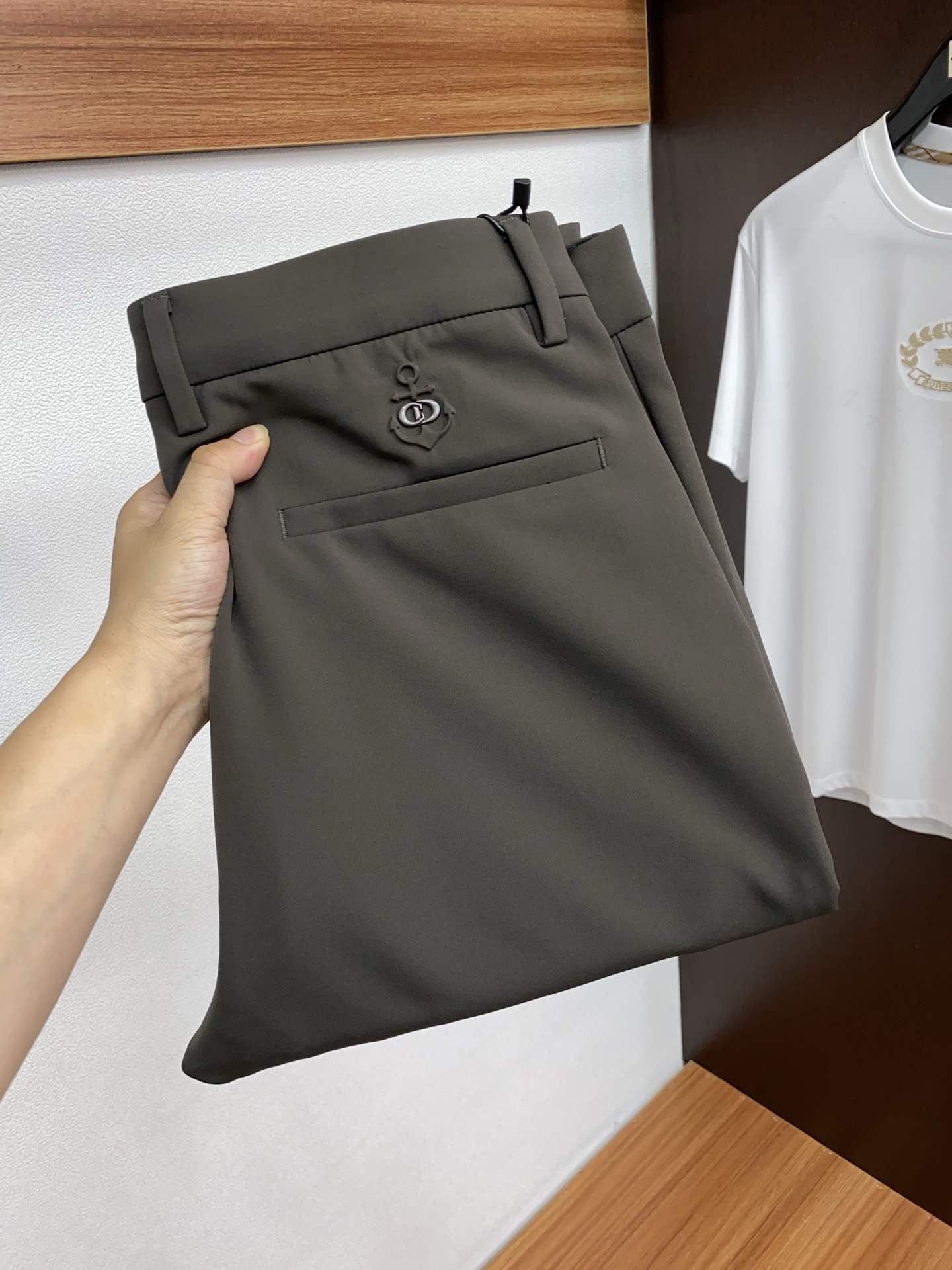 Dior men's casual suit pants, custom-made fabric showcases a sense of luxury! The overall pants design is simple and high-end, the first choice for fashion!Size: 29 30 31 32 33 34 35 36 38